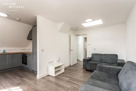 4 bedroom flat to rent - Photo 4