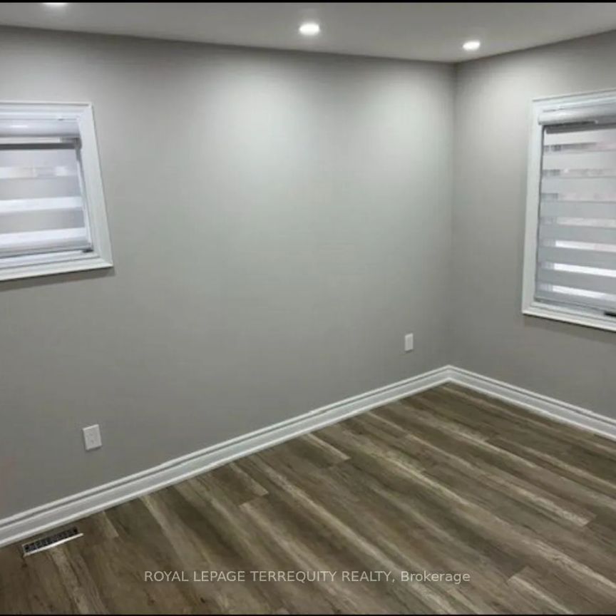 71 WOODHOUSE CRESCENT - Photo 1