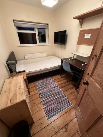 4 bedroom terraced house to rent - Photo 3