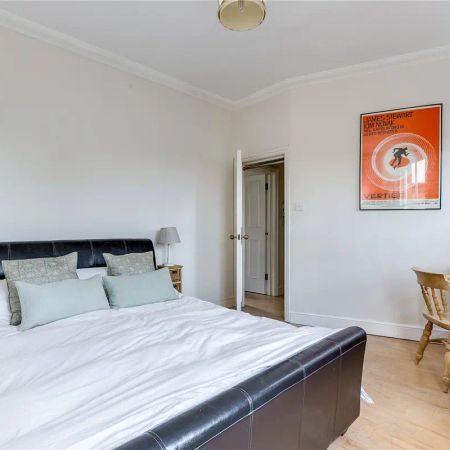 1 bedroom flat in London - Photo 3