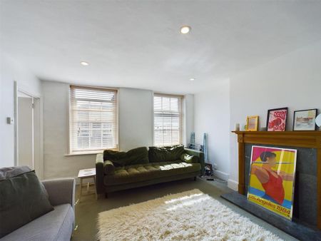 3 bedroom maisonette to rent - Photo 2