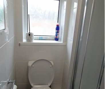 4 bedroom semi-detached house to rent - Photo 2