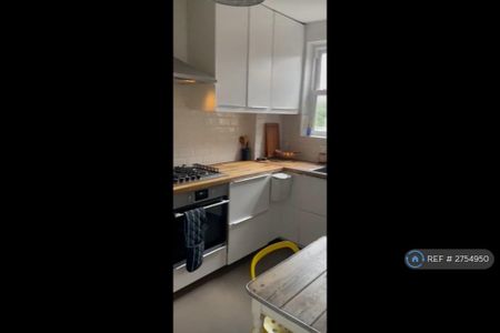 3 bedroom flat to rent - Photo 4