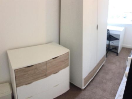 1 bedroom in a house share to rent - Photo 5