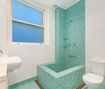 Peaceful Harbourside Living in Exclusive Elizabeth Bay - Photo 5