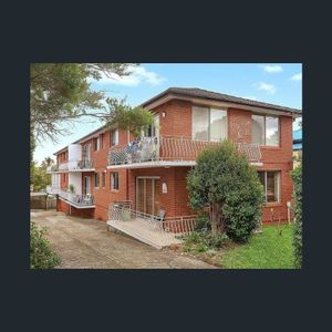 Renovated Apartment - Beachside Location - Photo 2