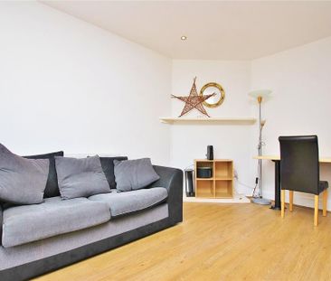 4 bedroom semi-detached house to rent - Photo 4