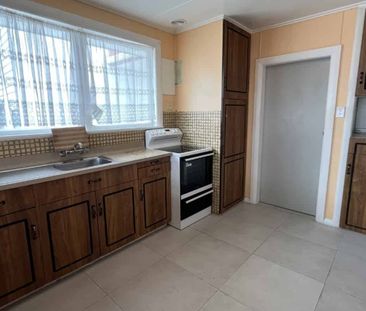 FOUR BEDROOMS - ROSLYN - Photo 2