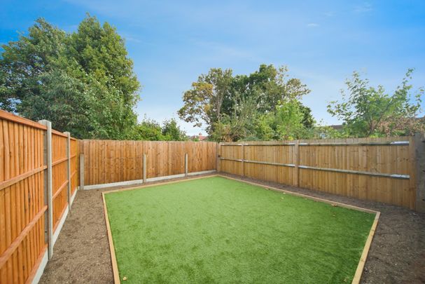 Fabulous Brand New one bedroom converted flat to rent - Photo 1