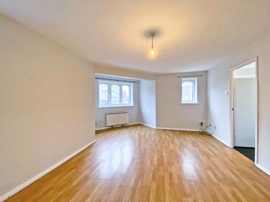 Ascot Court, Aldershot, Hampshire, GU11 - Photo 1