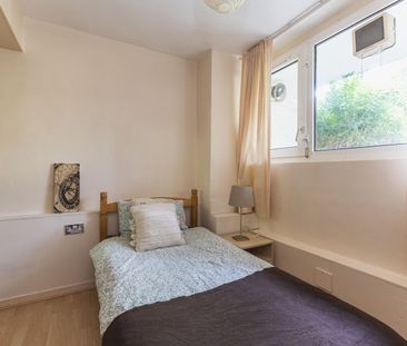 Room in a Shared Flat, Sherfield Gardens, SW15 - Photo 2