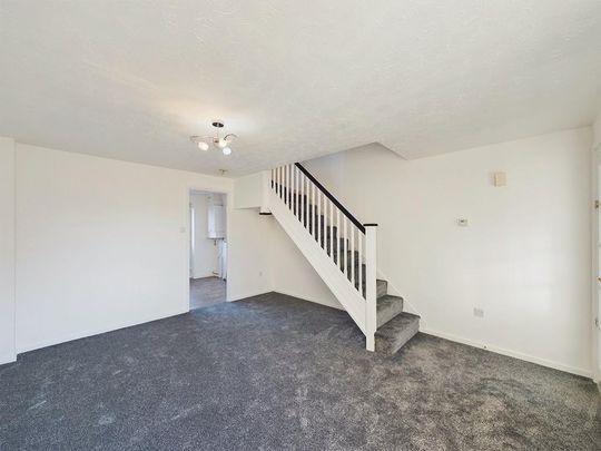 2 bedroom end of terrace house to rent - Photo 1