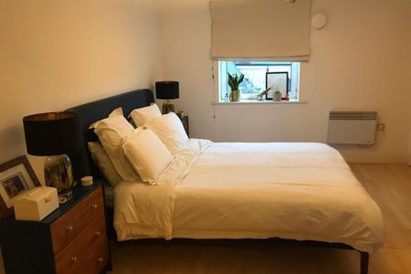 Holland Gardens, BRENTFORD - Photo 4