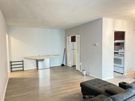 For Lease - 5 Massey Square Unit# 1811, Toronto, Ontario - Photo 3