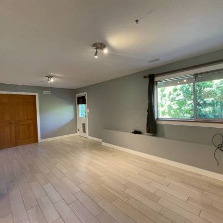 2 Bed, 1 Bath Ground Level Suite - Furry Creek - Photo 4