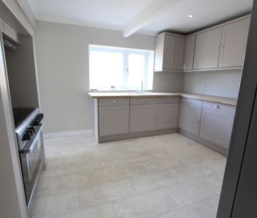 4 bedroom end of terrace house to rent - Photo 5