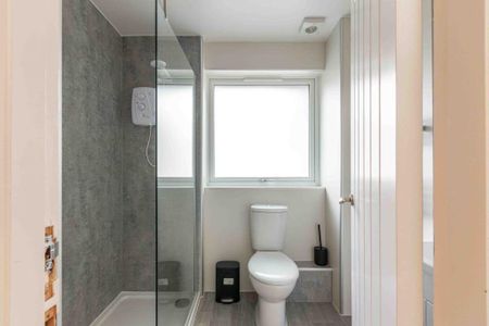 10 bedroom flat share to rent - Photo 5