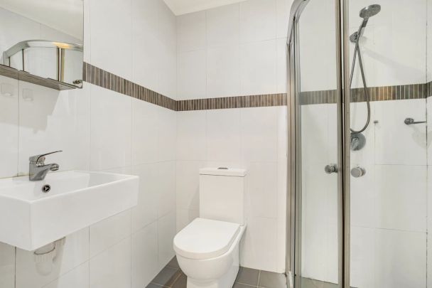 Conveniently Positioned Terrace In The Heart Of Surry Hills - Photo 1