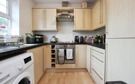 Located on the popular development Champs Sur Marne in Bradley Stoke is this two double bedroom apartment available for a November move in. - Photo 2