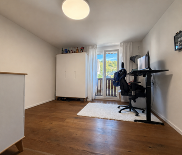 Moderne 4.5-Zimmer-Wohnung mit Balkon und Blick ins Grüne - Photo 5