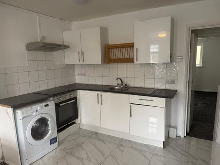 1 Bed Flat, Coombe Terrace, BN2 - Photo 3