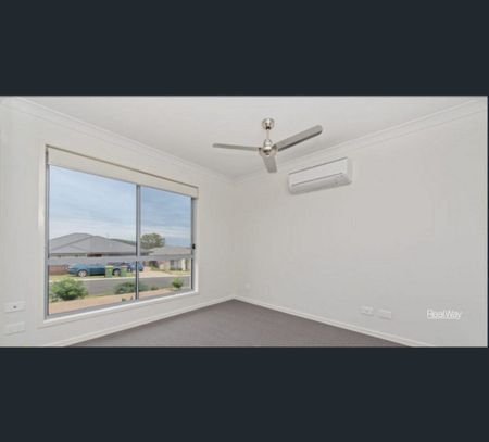 2/35 Cinnamon Drive, Glenvale, Qld 4350 - Photo 3