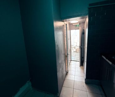 Three bedrooms on first floor top of the shop- Ilford high road - Photo 5