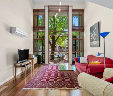 Stylish Fully Furnished Loft Apartment in the Heart of Manuka - Photo 2