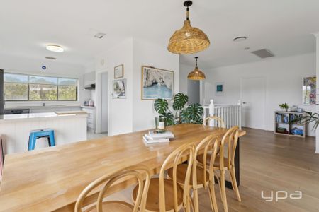 Spacious 5 bedroom Family Home in Quiet Tootgarook Location - Photo 2