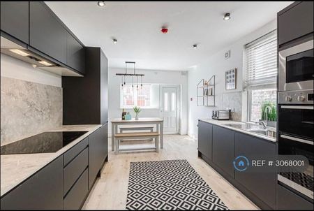5 bedroom terraced house to rent - Photo 4