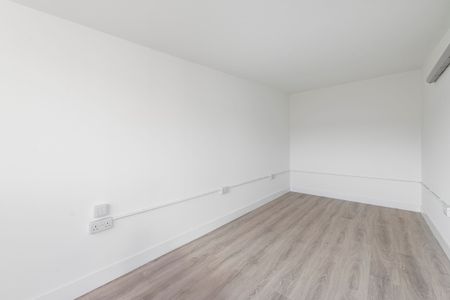 Shenley Lane, London Colney, St. Albans, AL2 - Photo 3