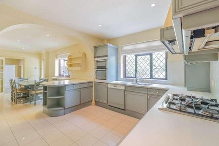 Blythe Wood, Woodside Walk, Northwood, Hertfordshire, HA6 - Photo 4