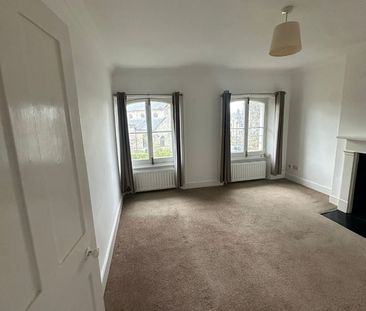 2 Bed Flat, Stratheden Road, SE3 - Photo 2