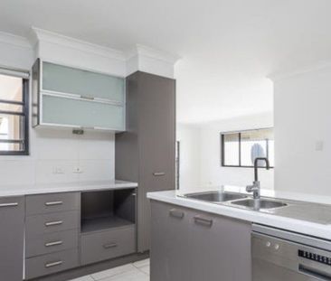 Modern Coastal Living - Spacious 3-Bedroom Home in the Heart of Sca... - Photo 5