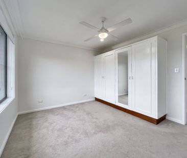 Renovated 3-Bedroom Home with Double Garage & Multiple Living Areas - Photo 5