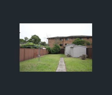 SPACIOUS FAMILY HOME IN A QUIET, TREE-LINED STREET - Photo 6