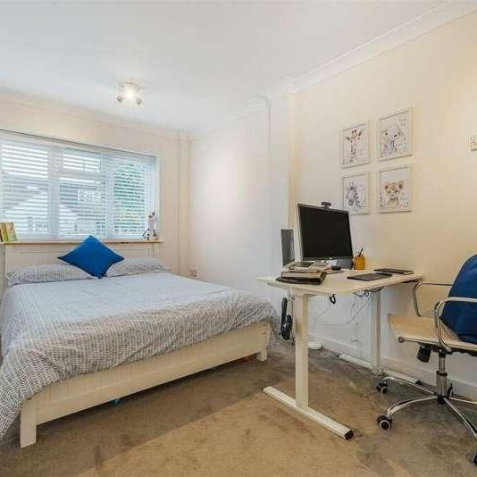 Ray Lea Road, Maidenhead, SL6 - Photo 1