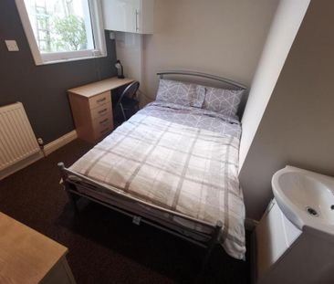 6 bedroom terraced house to rent - Photo 4