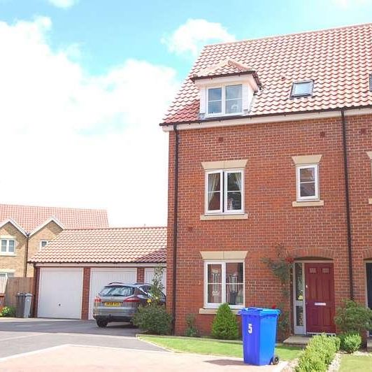 Yew Tree Close, Mildenhall, Bury St Edmunds, Suffolk, IP28 - Photo 1