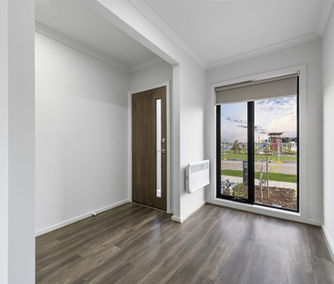 55 Cetona Street, Fraser Rise VIC, Belconnen - Photo 4