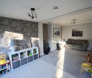 3 bedroom semi-detached house to rent - Photo 5