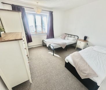 Brocket Way, Chigwell, IG7 - Photo 4