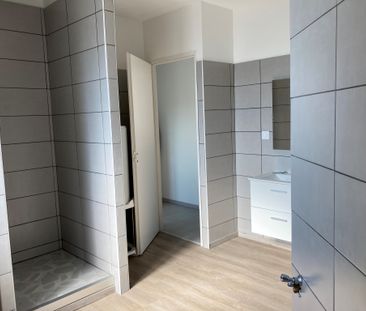 Location Appartement 4 pièces 69m² POUILLY SOUS CHARLIEU 42720 - Photo 5