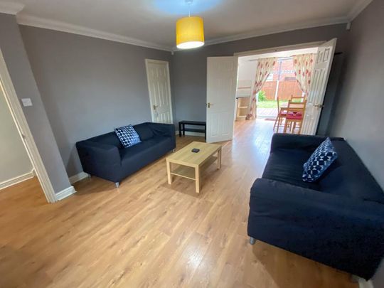 3 bedroom semi-detached house to rent - Photo 1