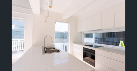 12 Marquis Street – 3 BED - 2.5 BATH - 2 LIVING - DOUBLE GARAGE - ENTERTAINER'S DECK - WIDE FRONT VERANDAH - Photo 5