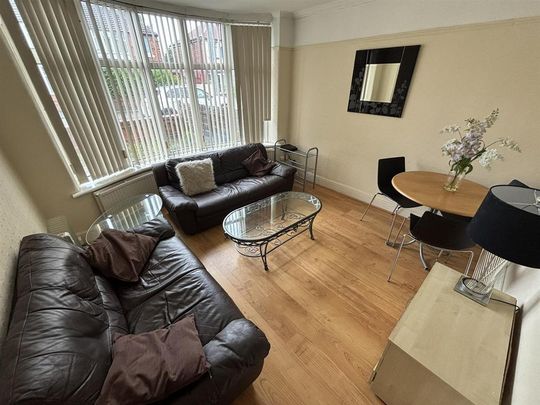 3 bedroom private hall to rent - Photo 1