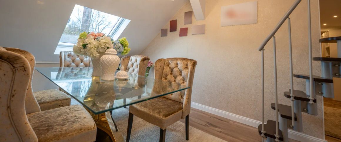 Altbaucharme trifft Komfort – Dachgeschosswohnung mit Klimaanlage - Foto 1