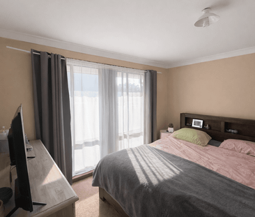 3 Bedroom Home in Perfect Location! - Photo 2