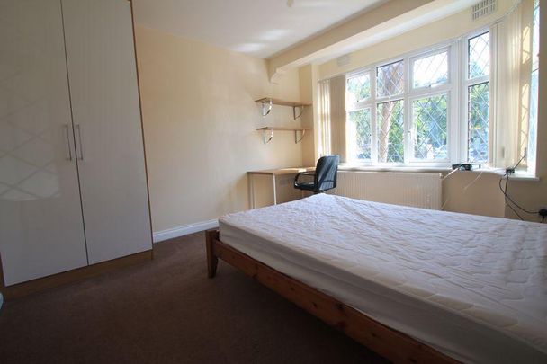 8 bedroom semi-detached house to rent - Photo 1