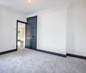 3 bedroom flat to rent - Photo 3